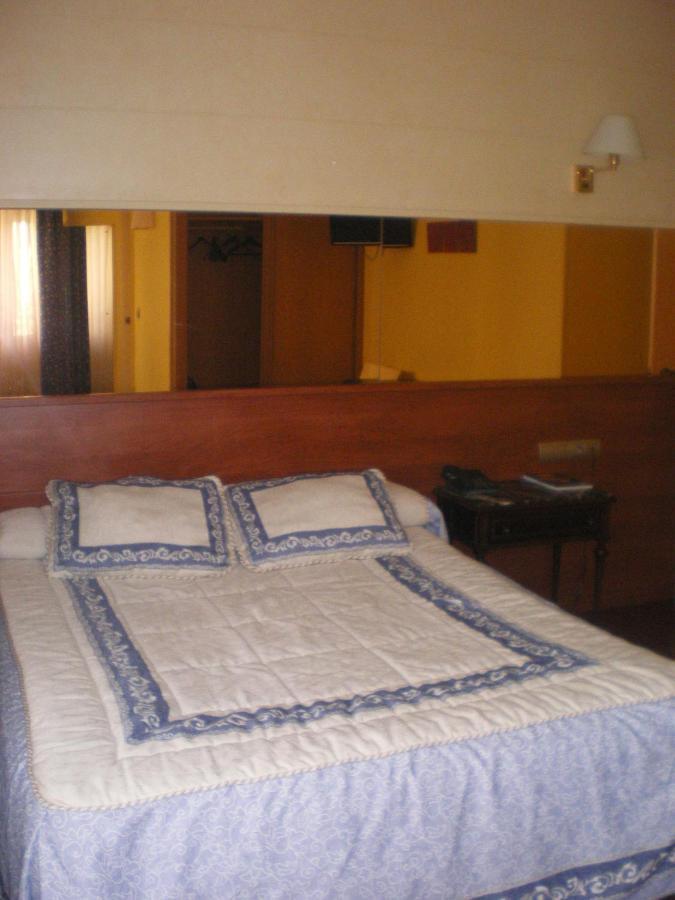 Hotel Regio Torrelavega Quarto foto